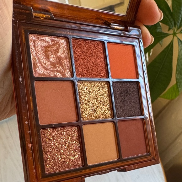 HUDA BEAUTY Caramel Brown Palette - Picture 3 of 4